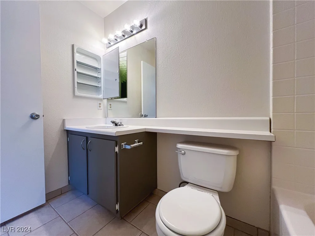 2424 Shady Hill, Las Vegas, NV 89106