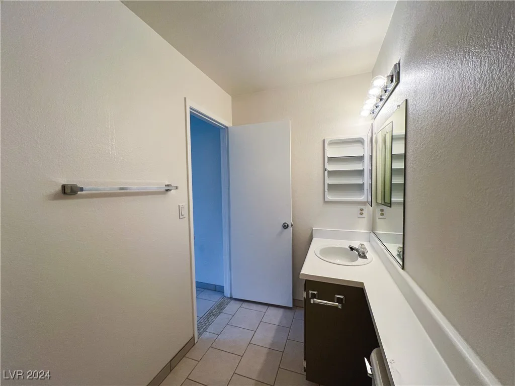 2424 Shady Hill, Las Vegas, NV 89106