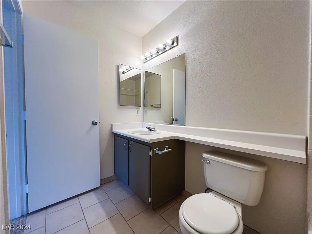 2424 Shady Hill, Las Vegas, NV 89106