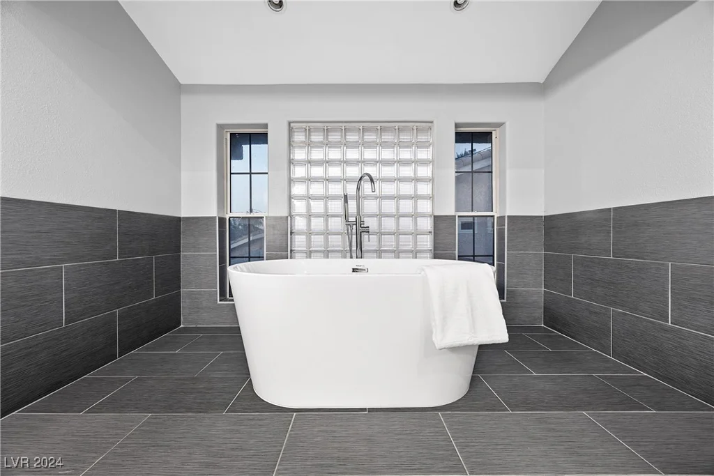 3742 McLeod, Las Vegas, NV 89121