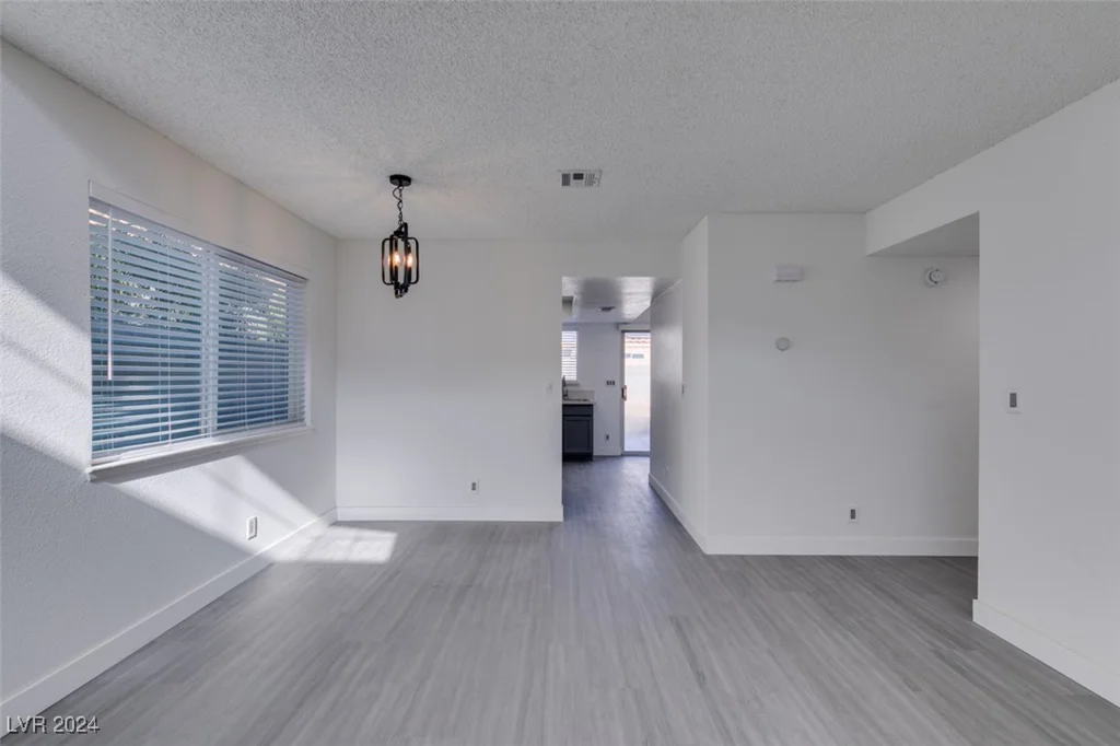 5814 Goodsprings, Las Vegas, NV 89110