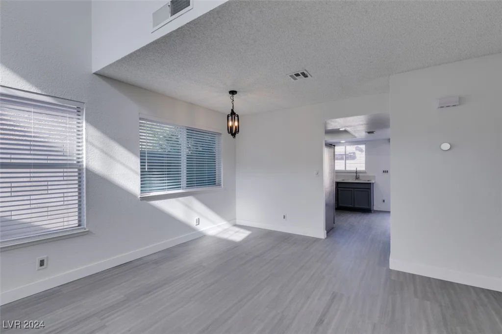 5814 Goodsprings, Las Vegas, NV 89110