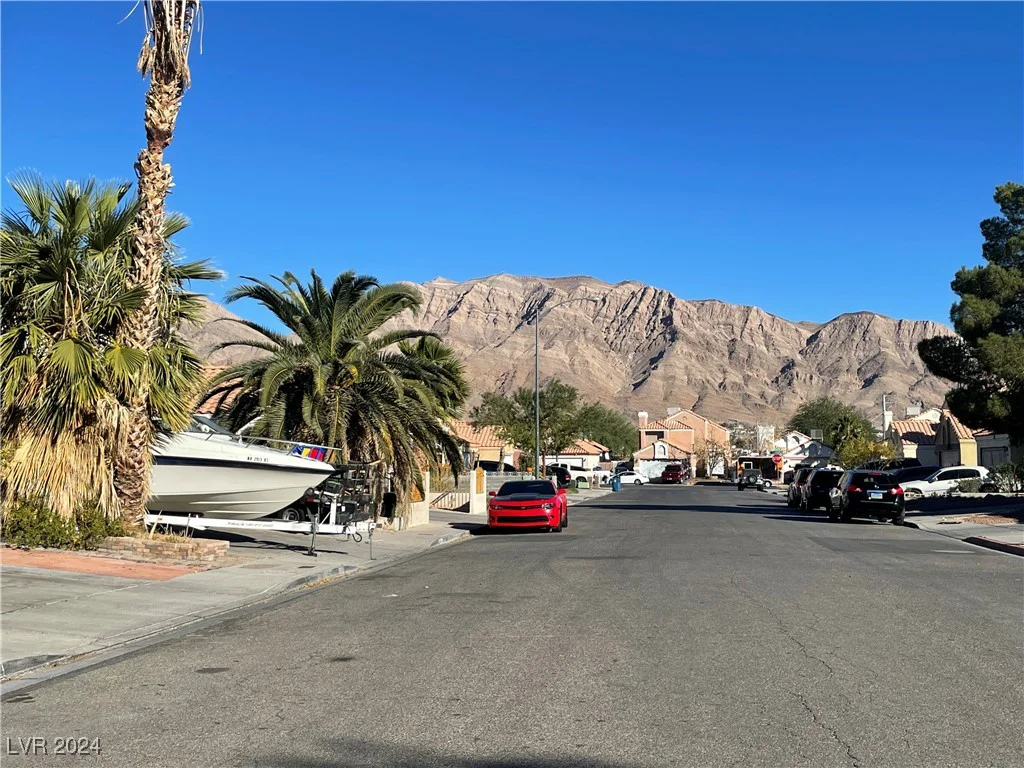 5814 Goodsprings, Las Vegas, NV 89110