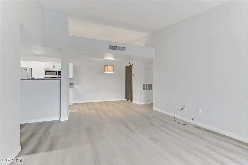 7885 Flamingo, Las Vegas, NV 89147