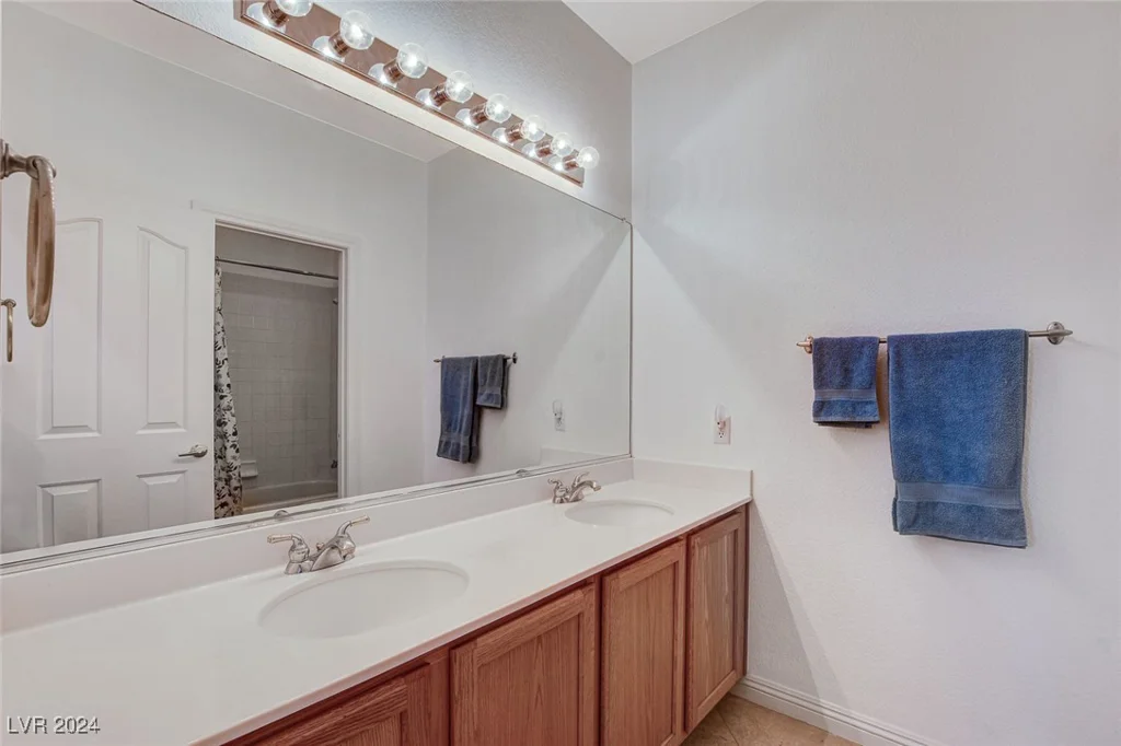10201 Clark Wooldridge, Las Vegas, NV 89129