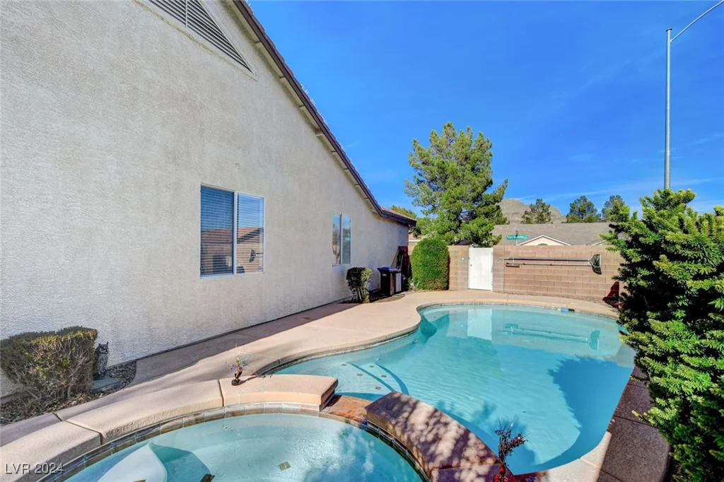10201 Clark Wooldridge, Las Vegas, NV 89129