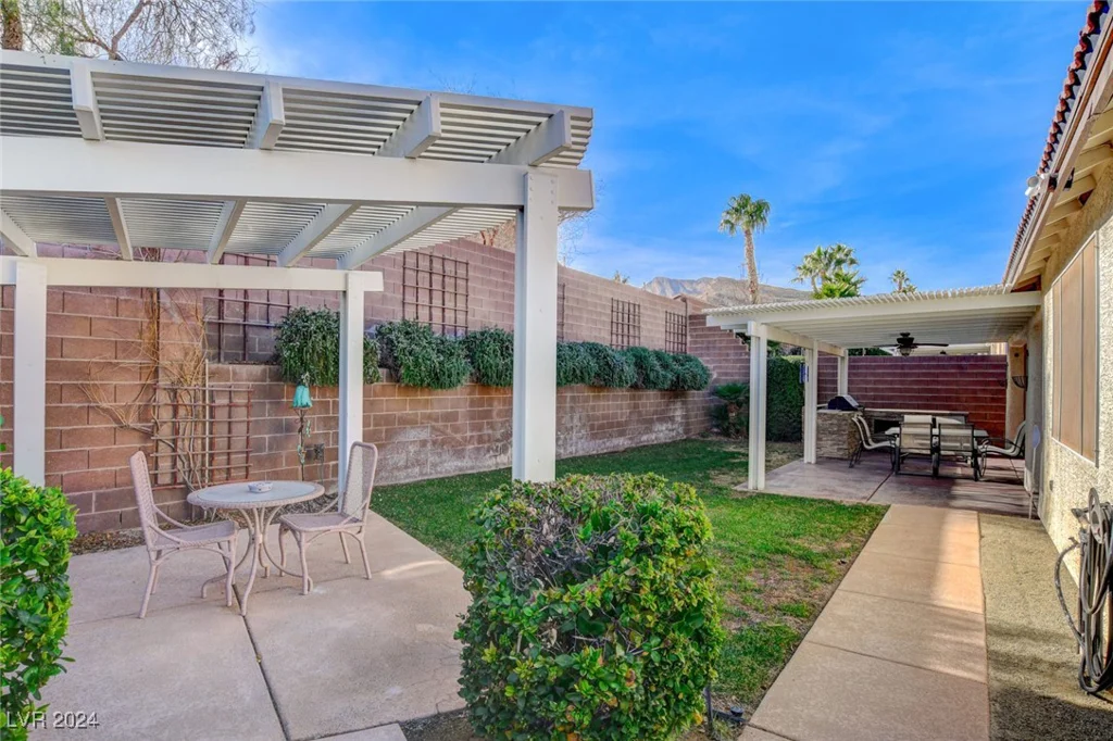 10201 Clark Wooldridge, Las Vegas, NV 89129