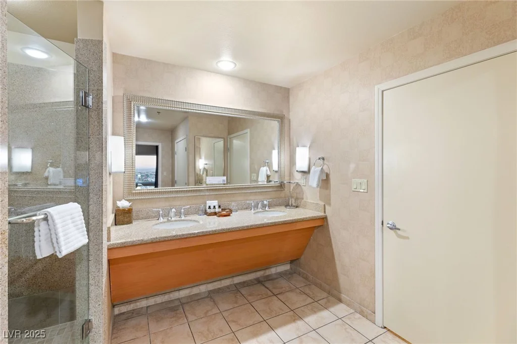 211 Flamingo, Las Vegas, NV 89169