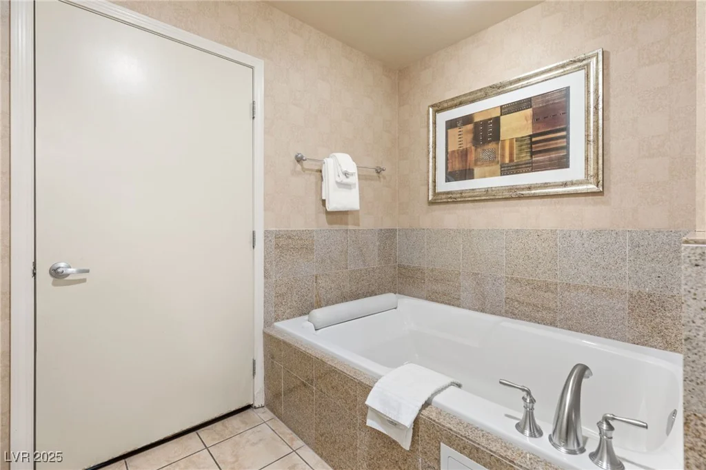 211 Flamingo, Las Vegas, NV 89169