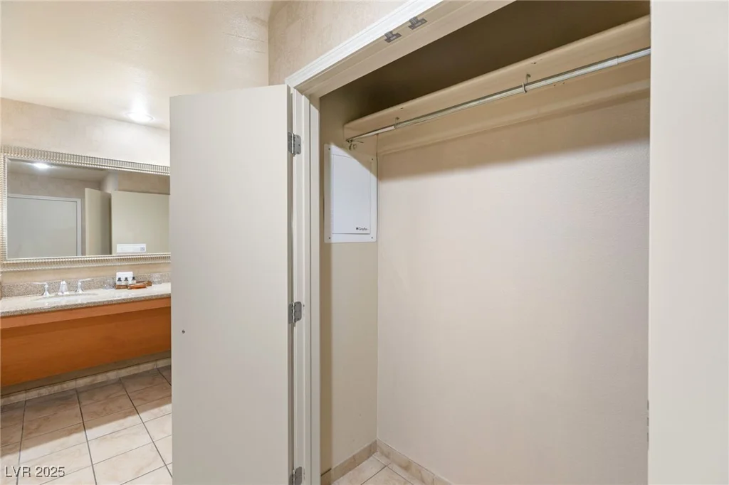 211 Flamingo, Las Vegas, NV 89169