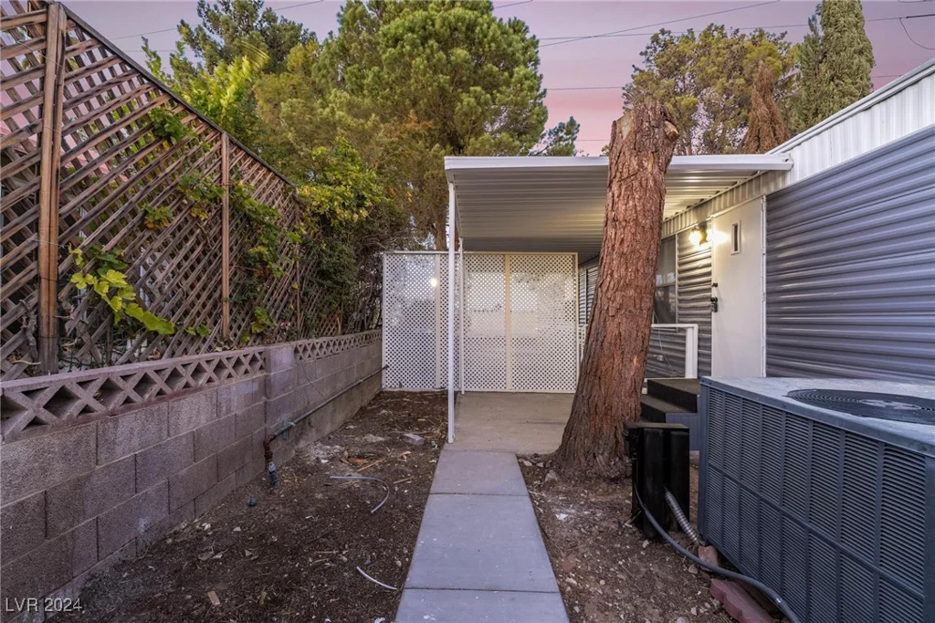 5119 Ridge, Las Vegas, NV 89103