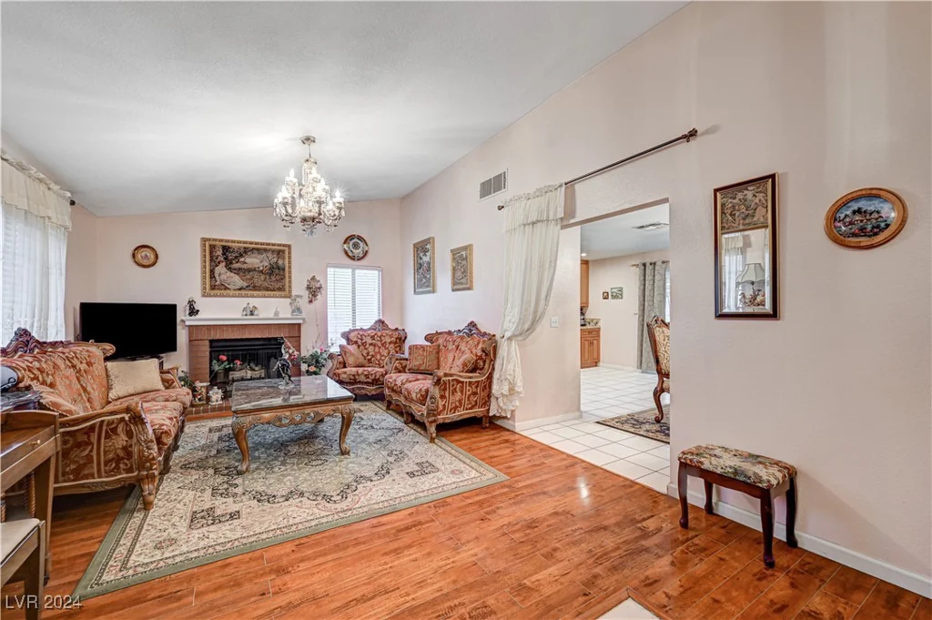 571 Macbrey, Las Vegas, NV 89123