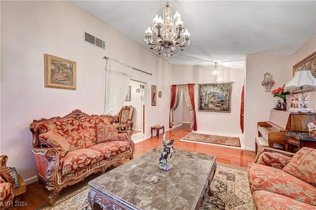 571 Macbrey, Las Vegas, NV 89123