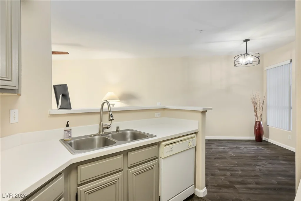 7107 Durango, Las Vegas, NV 89113