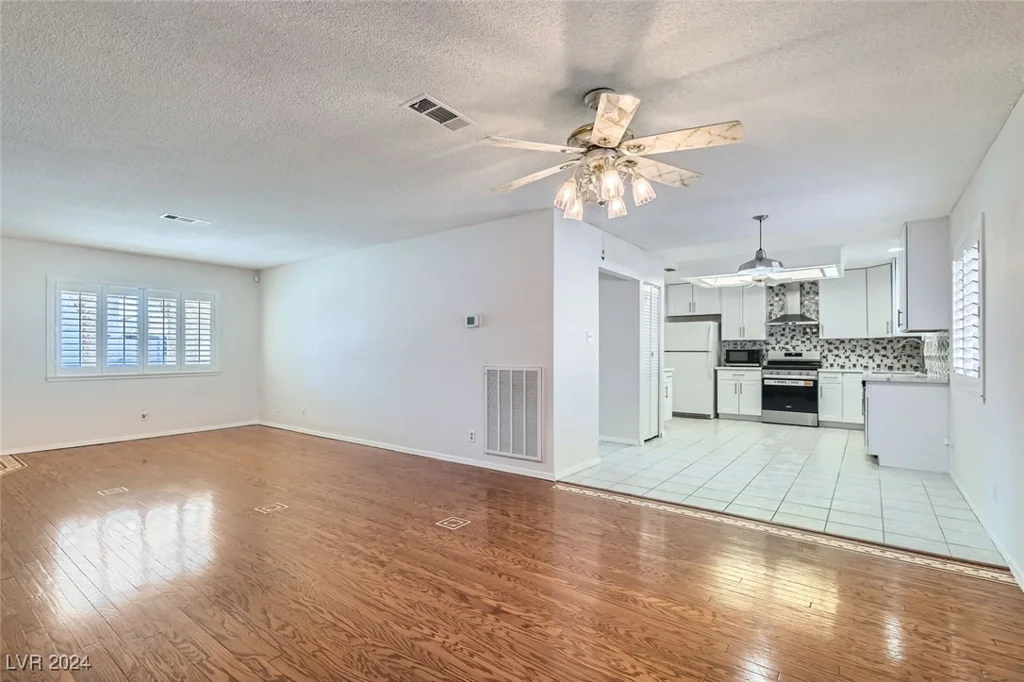 4386 El Carnal, Las Vegas, NV 89121
