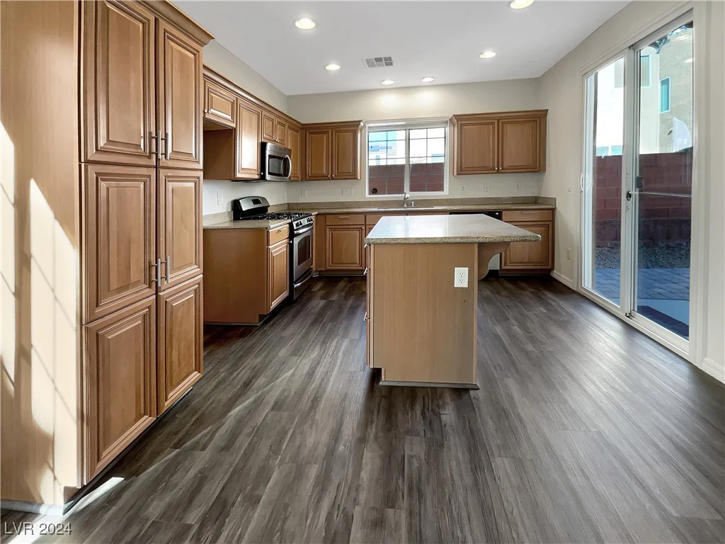 9390 Cowboy Rain, Las Vegas, NV 89178