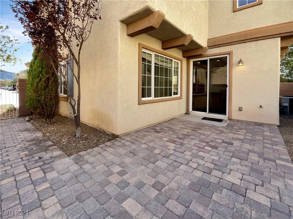 9390 Cowboy Rain, Las Vegas, NV 89178