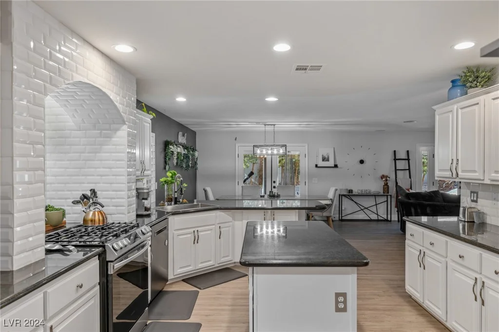 10881 Pentland Downs, Las Vegas, NV 89141