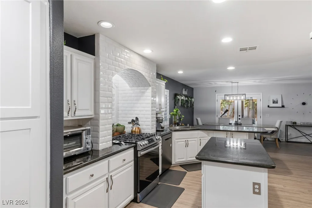 10881 Pentland Downs, Las Vegas, NV 89141