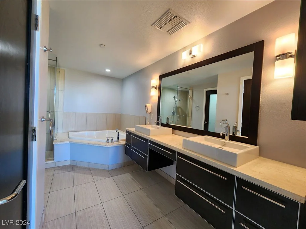 8925 Flamingo, Las Vegas, NV 89147