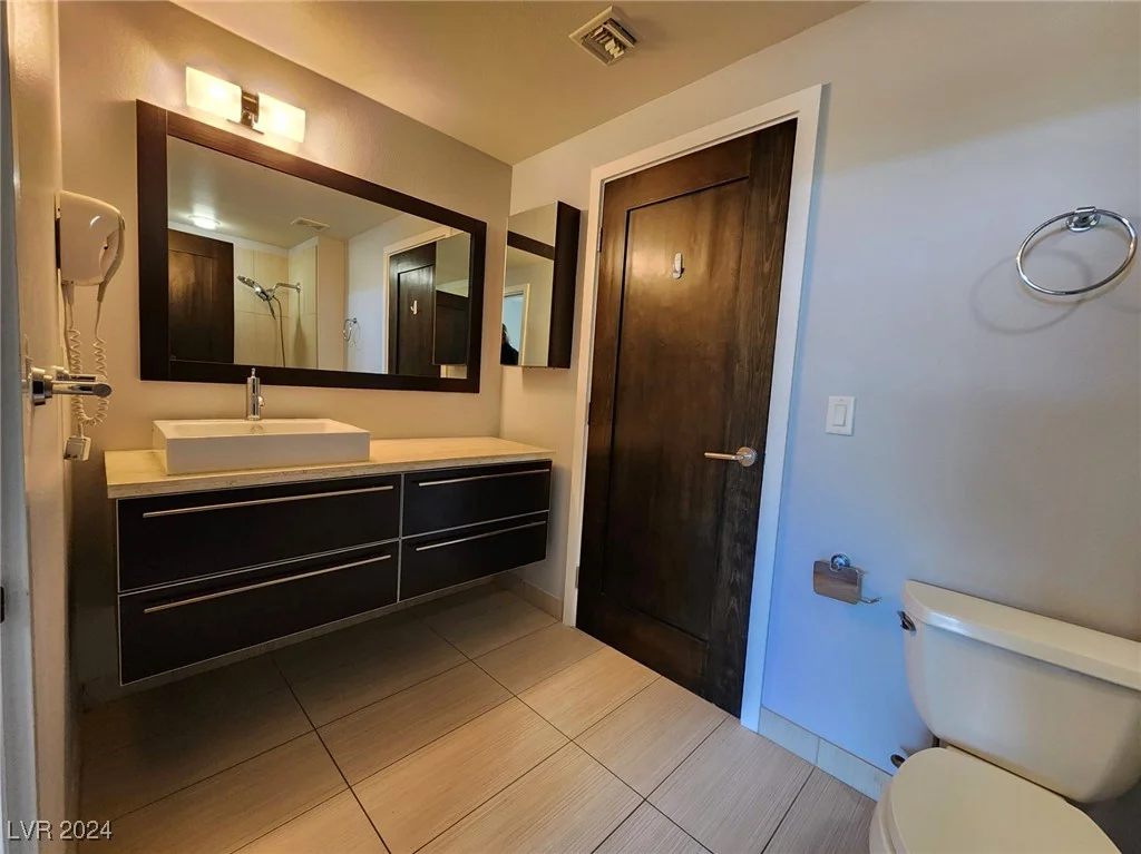 8925 Flamingo, Las Vegas, NV 89147