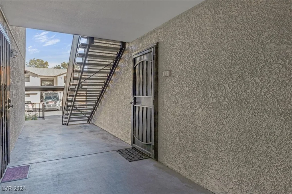 2451 Rainbow, Las Vegas, NV 89108