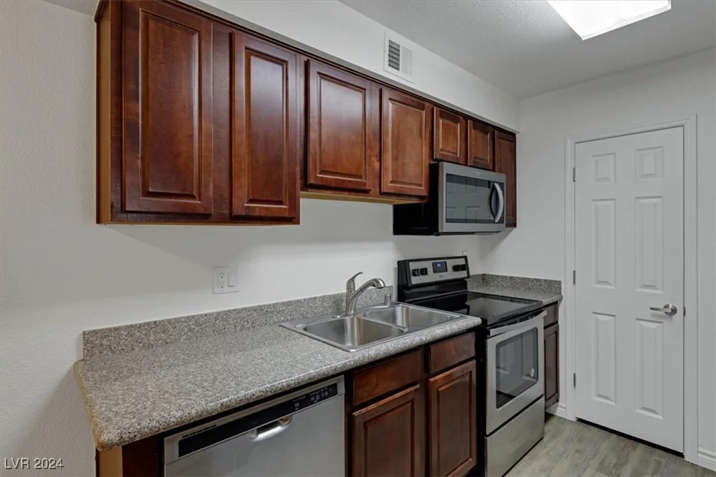 2451 Rainbow, Las Vegas, NV 89108