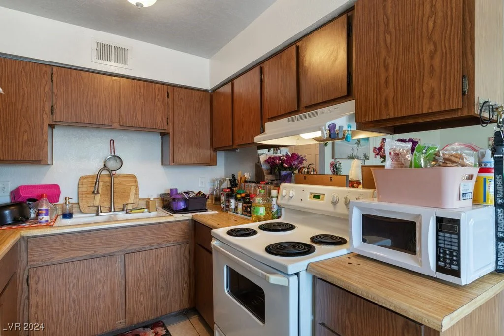 4740 Corsaire, Las Vegas, NV 89115