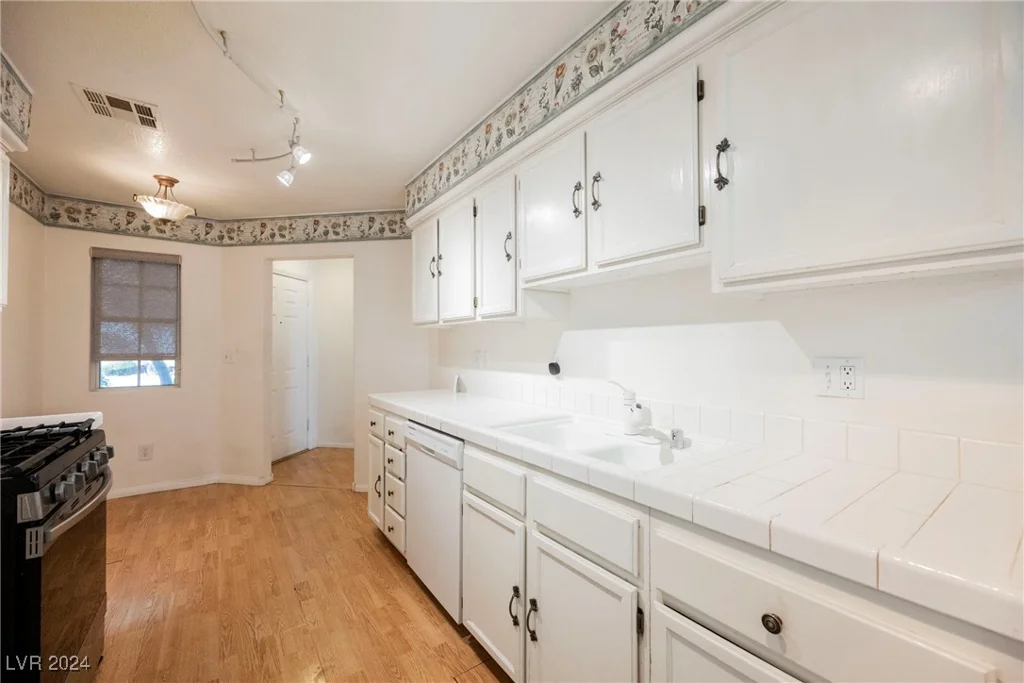 2313 Pacific Creek, Las Vegas, NV 89117