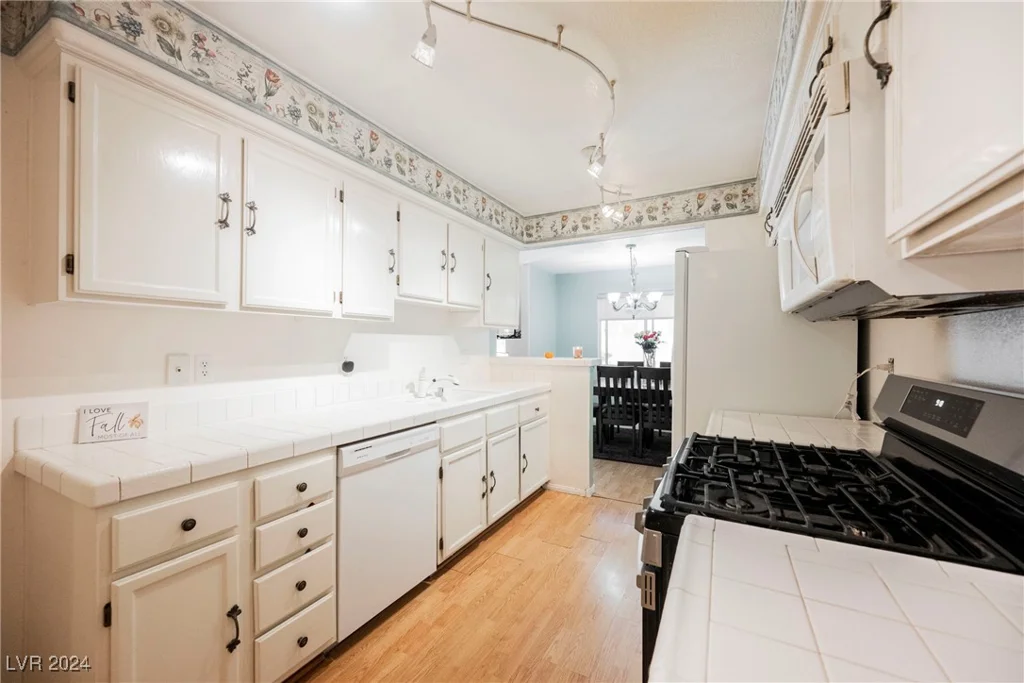 2313 Pacific Creek, Las Vegas, NV 89117