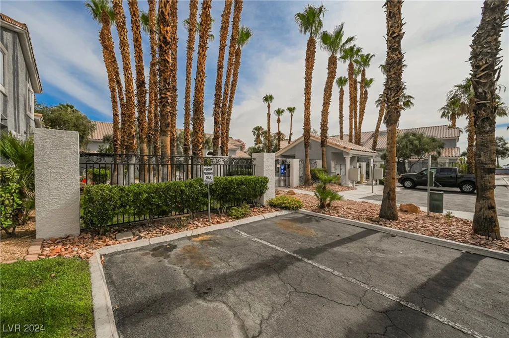 2313 Pacific Creek, Las Vegas, NV 89117