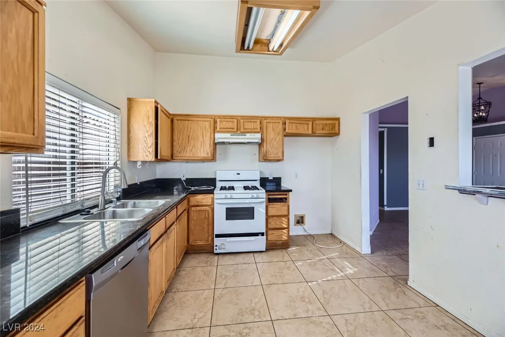 1904 Leaning Pine, Las Vegas, NV 89128