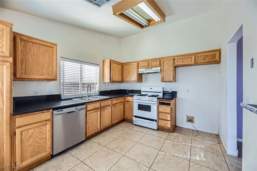 1904 Leaning Pine, Las Vegas, NV 89128