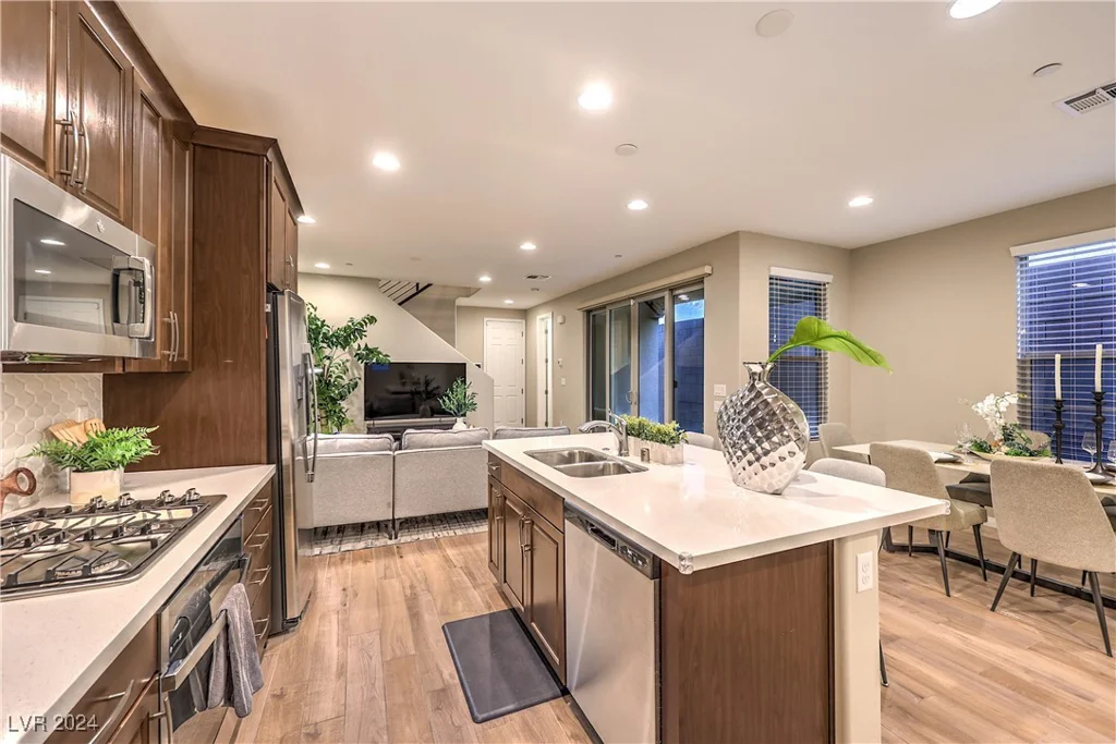 11712 Emerald Lake, Las Vegas, NV 89138