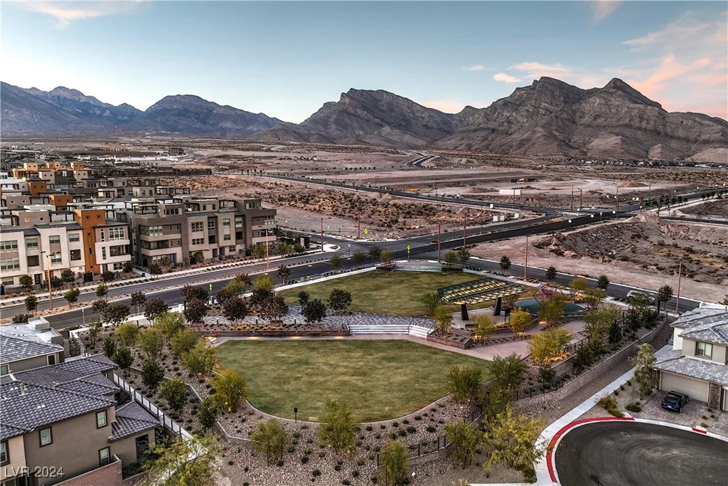 11712 Emerald Lake, Las Vegas, NV 89138