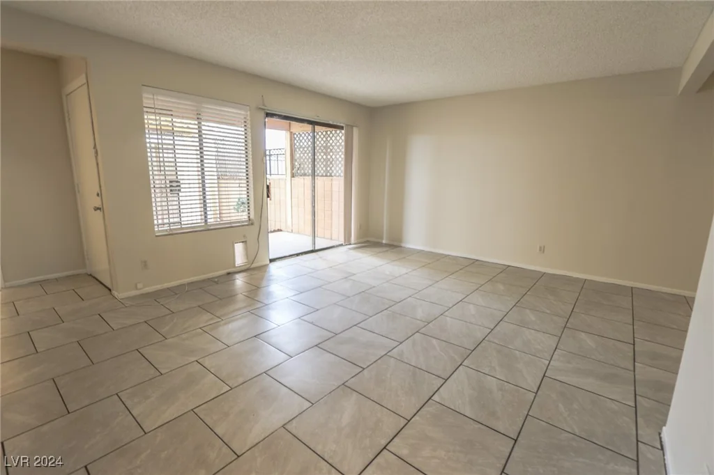 5062 Village, Las Vegas, NV 89142