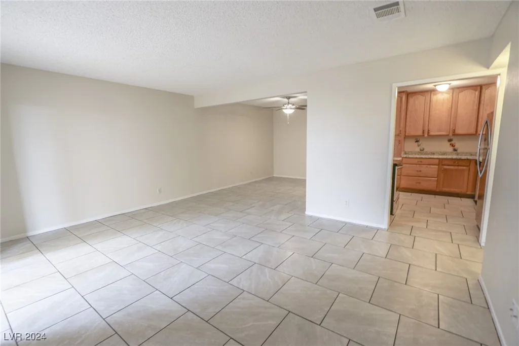 5062 Village, Las Vegas, NV 89142