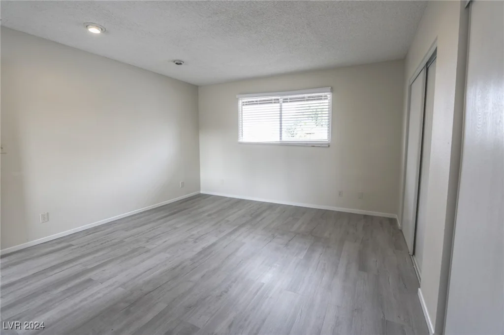 5062 Village, Las Vegas, NV 89142