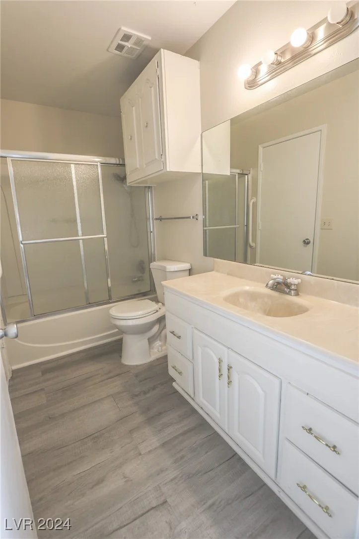 5062 Village, Las Vegas, NV 89142