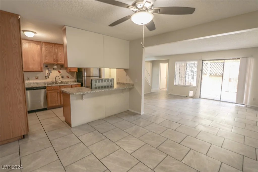 5062 Village, Las Vegas, NV 89142