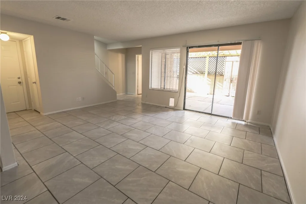 5062 Village, Las Vegas, NV 89142