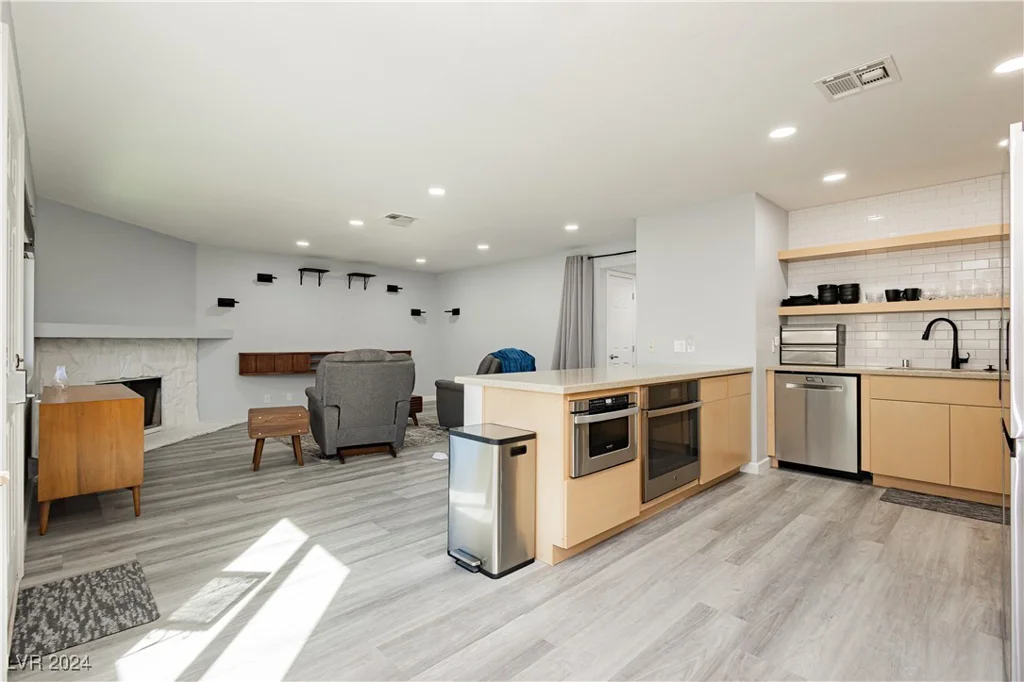 933 Rockview, Las Vegas, NV 89128