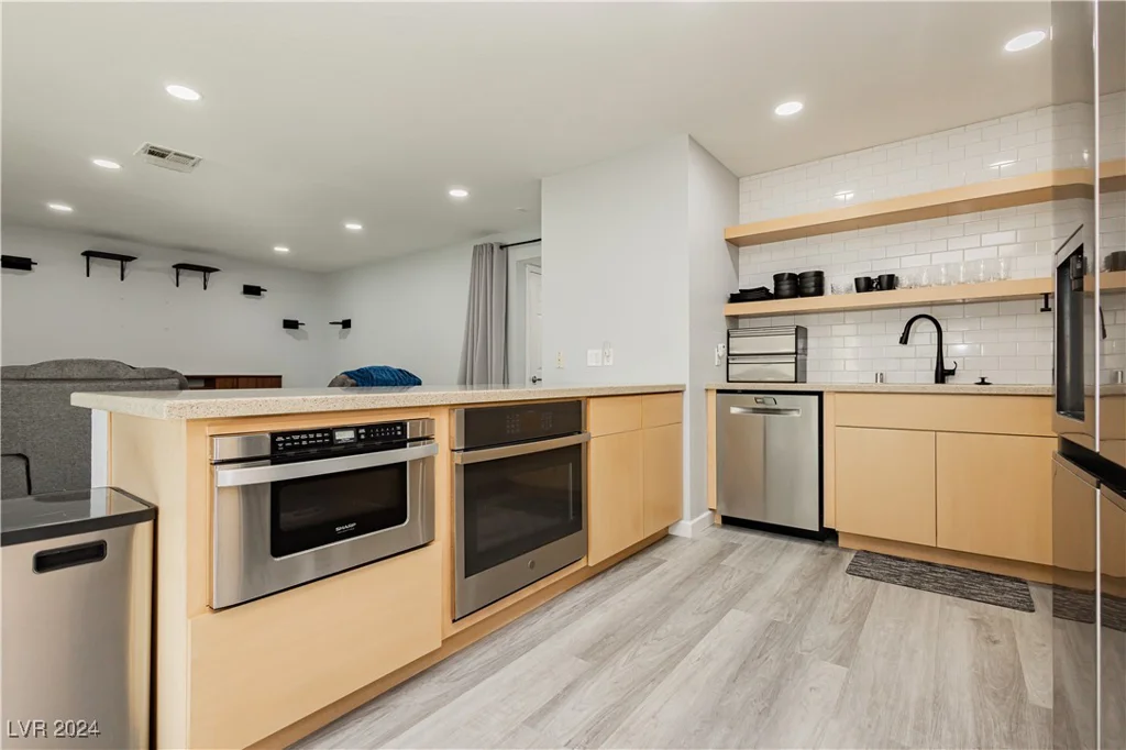 933 Rockview, Las Vegas, NV 89128