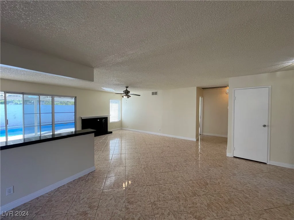 6939 Paddington, Las Vegas, NV 89147