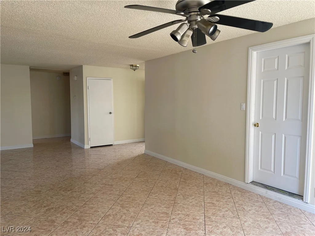 6939 Paddington, Las Vegas, NV 89147