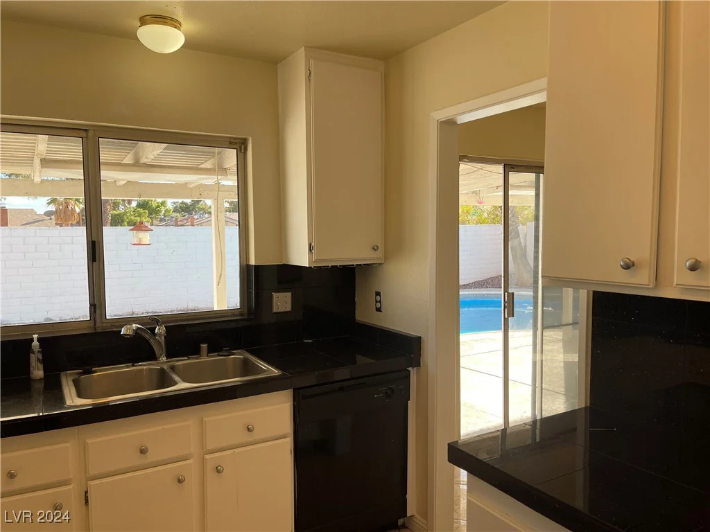 6939 Paddington, Las Vegas, NV 89147