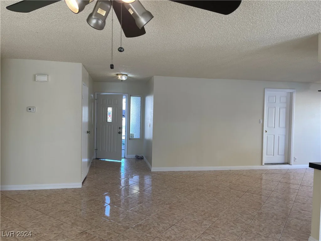 6939 Paddington, Las Vegas, NV 89147