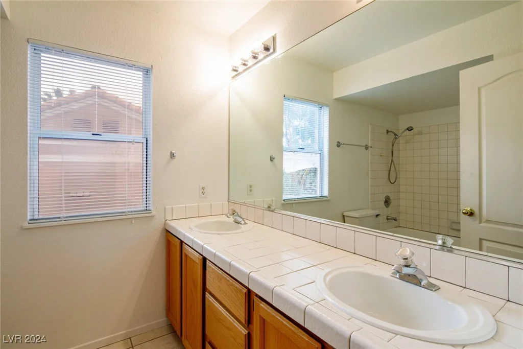 2100 Desert Peak, Las Vegas, NV 89134