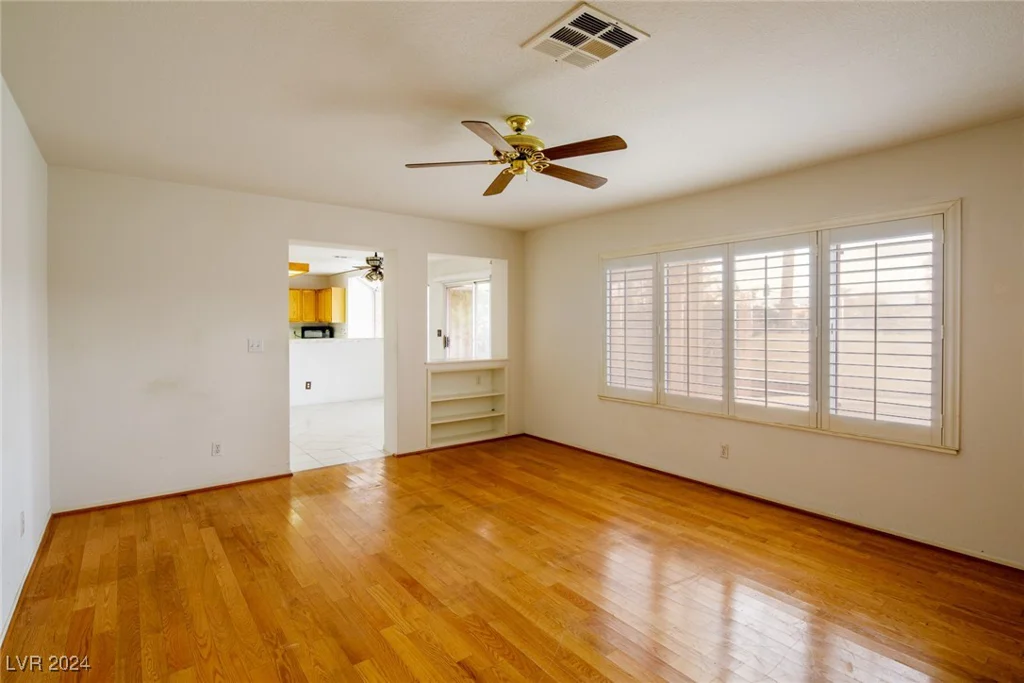 2100 Desert Peak, Las Vegas, NV 89134