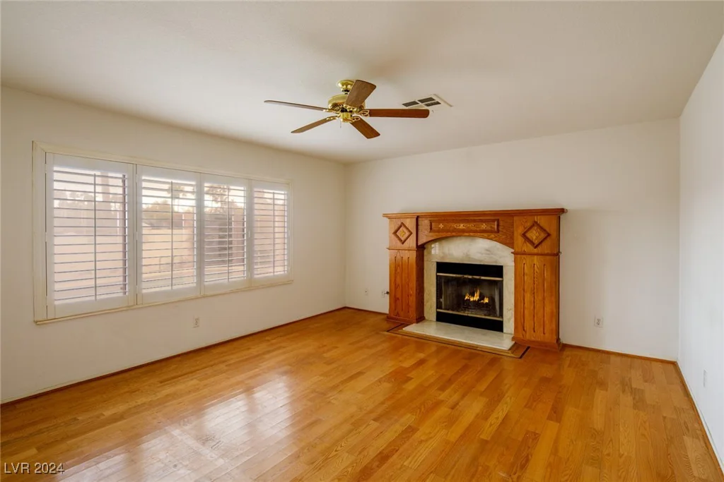 2100 Desert Peak, Las Vegas, NV 89134